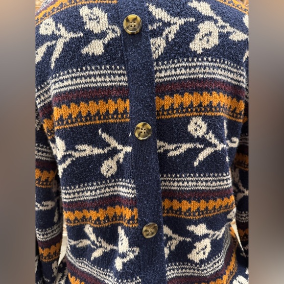 St.John’s Bay Button Back Super Soft Floral Knit Sweater- size S - Picture 7 of 9